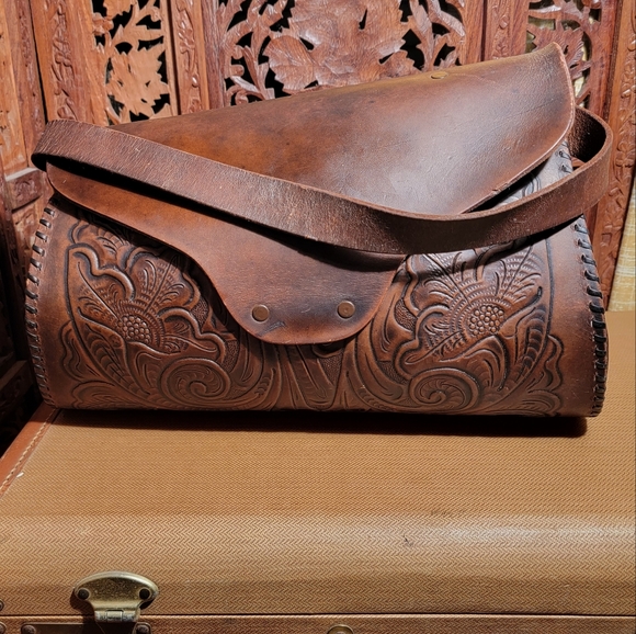 Large Vintage Handtooled Mexican Leather Purse With Floral Design - Picture 3 of 13